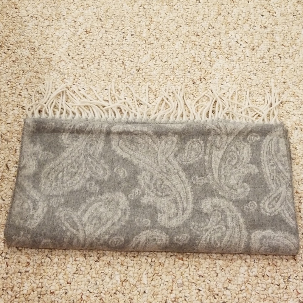 V. FRAAS Cashmink oversized Grey Printed Scarf - Picture 3 of 7
